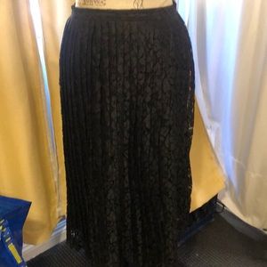Pleated lace skirt